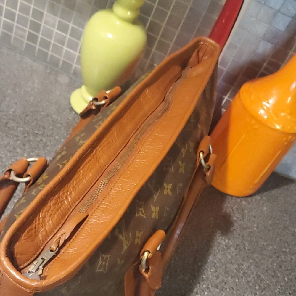 Louis Vuitton Weekender Sac Bag with COA